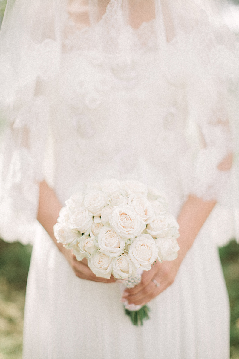 woman-wearing-white-wedding-gown-while-holding-bouquet-1533648